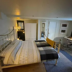 https://cute-basement-studio.brighton-hotels-england.com